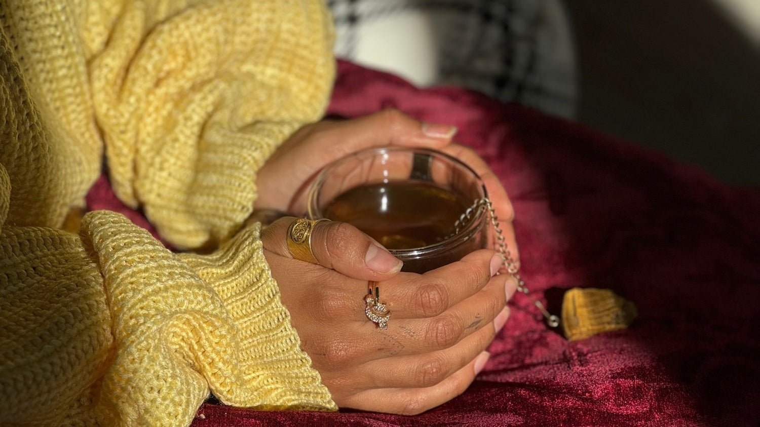 15 Natural Ways to Reduce Period Pain (Backed by Science and Ancient Wisdom) - Mosha